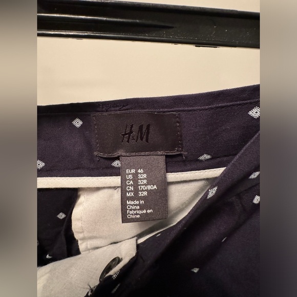 H&M Regular Fit Chino Shorts - Picture 3 of 3